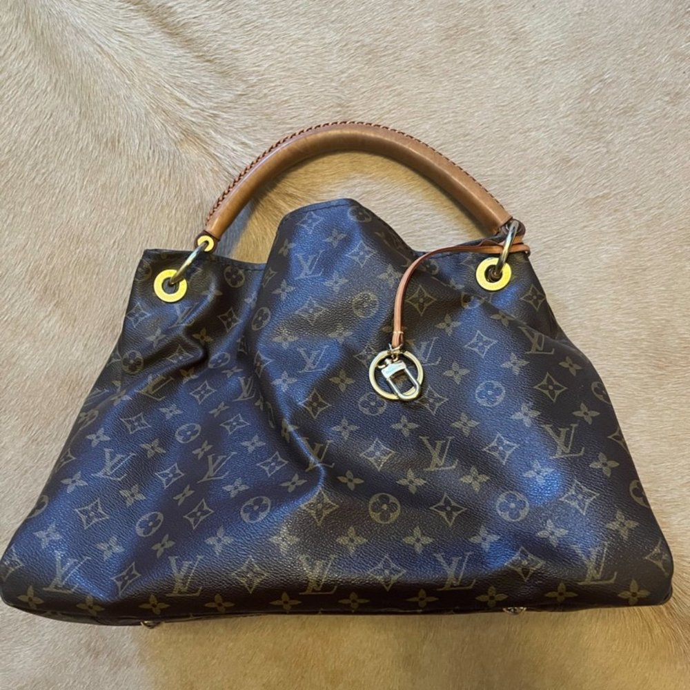 Authentic Louis Vuitton Artsy MM Monogram - No Longer In Production